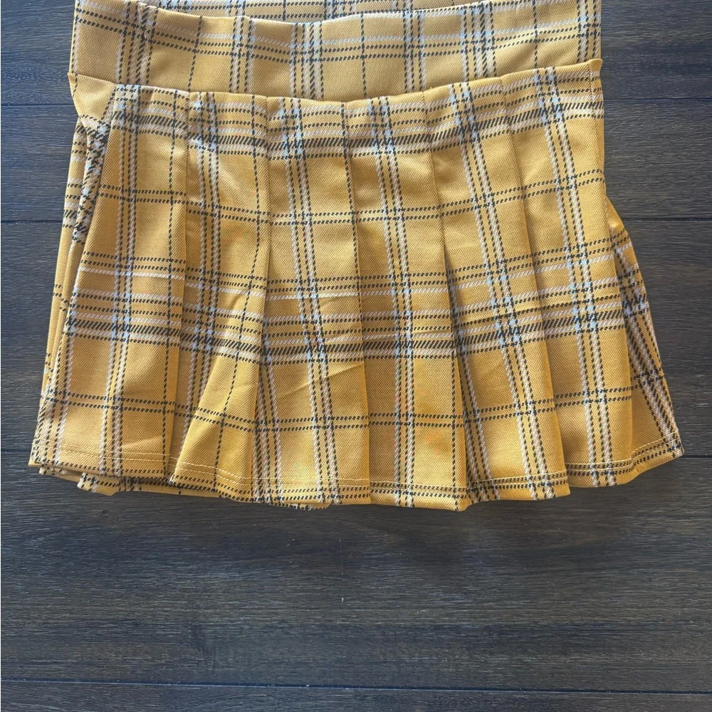 AKIRA Yellow Plaid Pleated Mini Skirt Clueless Y2K Schoolgirl NWT Size S - Picture 1 of 3